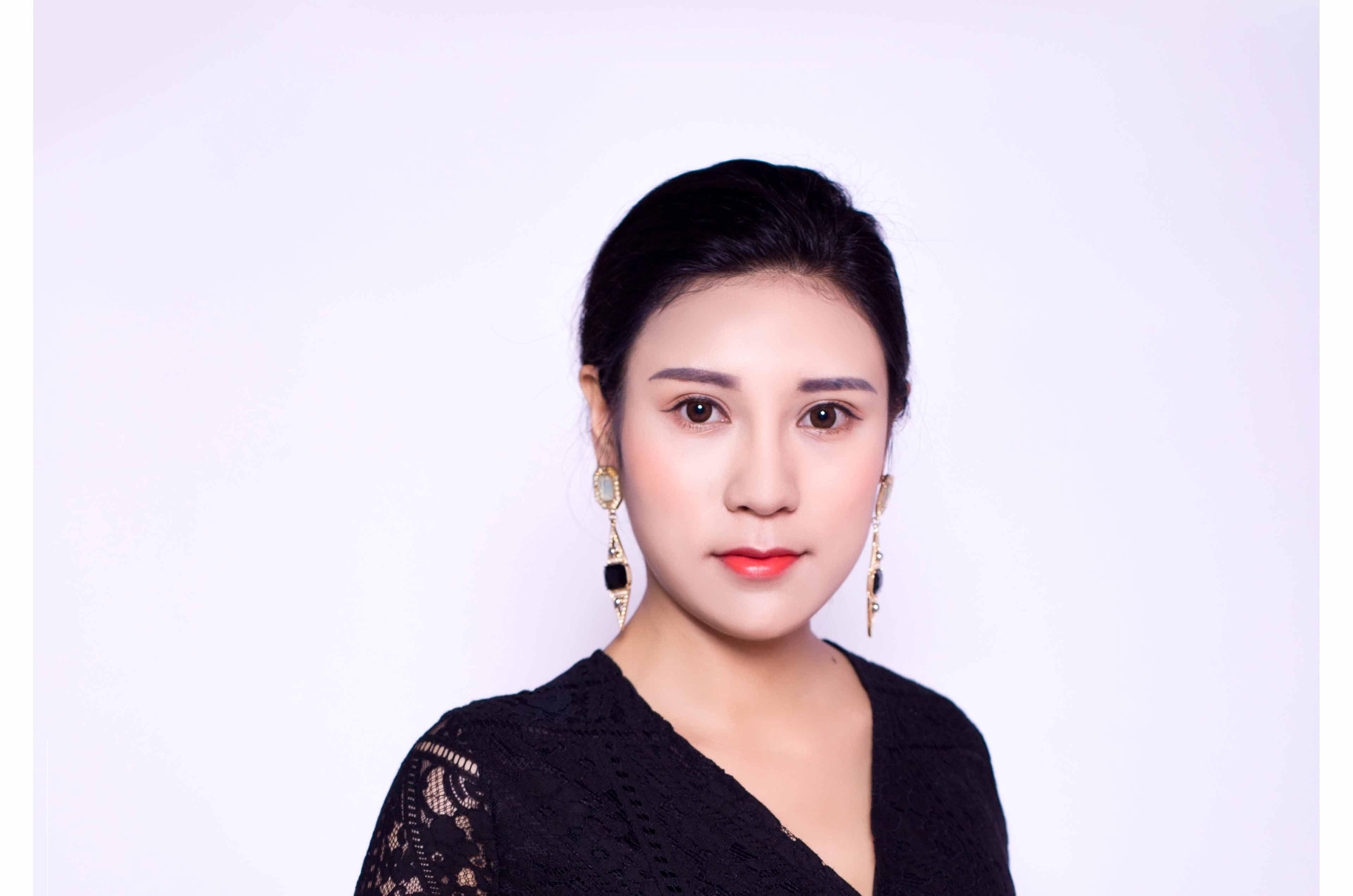 北京西蔓色彩高级顾问,文化部艺术形象设计师,…